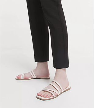 Sandália Rasteira Com Multi-Tiras Bege