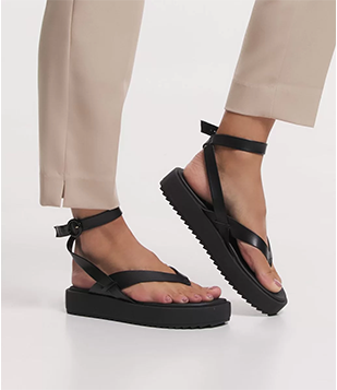 Sandália Rasteira Flatform Com Sola Tratorada Preto