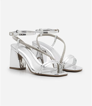 Sandália Metalizada Com Salto Bloco E Tira De Strass Prata