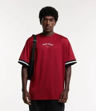 Camiseta Oversized em Dry Fit com Textura e Lettering Party Hard Vermelho Bordô
