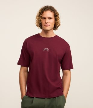 Camiseta T-shirt Boxy em Algodão Agroecológico com Estampa Lettering Vermelho
