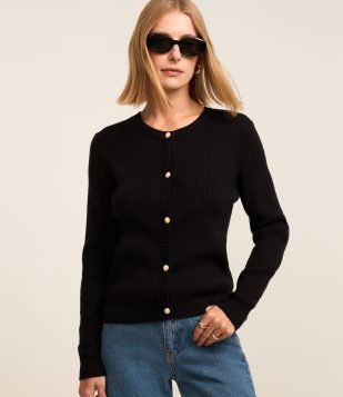 Cardigan Básico em Tricô Canelado com Botões Metalizados Preto