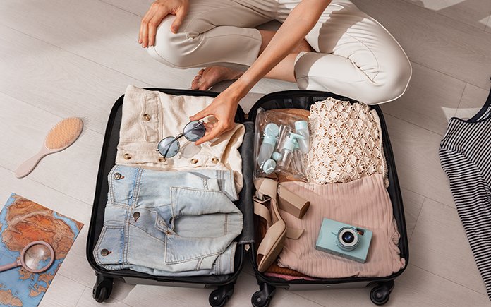 Como arrumar a mala de viagem apostando em peças úteis e versáteis