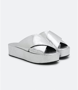 Sandália Flatform Metalizada em Material Sintético com Textura Prata