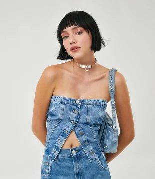 Blusa Tomara que Caia em Jeans com Abotoamento e Lastex Azul
