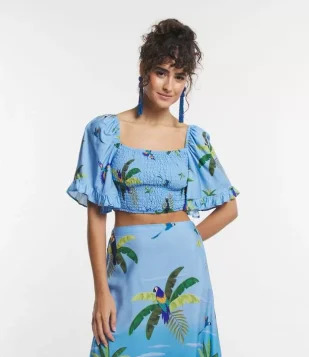 Blusa Cropped Em Viscose Com Lastex E Estampa Tropical Azul