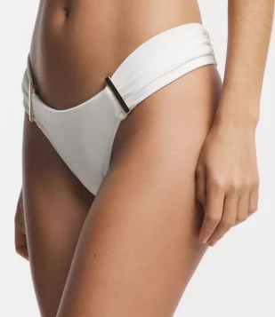 Biquíni Calcinha em Poliamida com Lateral Drapeada e Detalhe Metálico Branco 