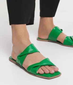 Sandália Rasteira Mule Com Tiras Torcidas Verde