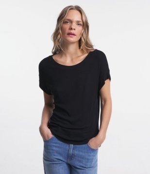 Blusa Básica Manga Curta Em Viscose Com Textura Canelada Preto