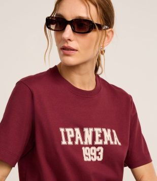 Blusa em Algodão com Lettering Ipanema 1993 Bordô