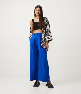 Calça Pantalona Alfaiataria Em Viscose Com Pregas E Detalhe V Azul