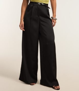 Calça Pantalona em Alfaiataria com Cinto e Pregas Frontais Preto