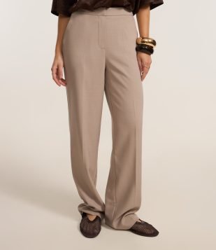 Calça Reta Alfaiatada em Crepe Bege