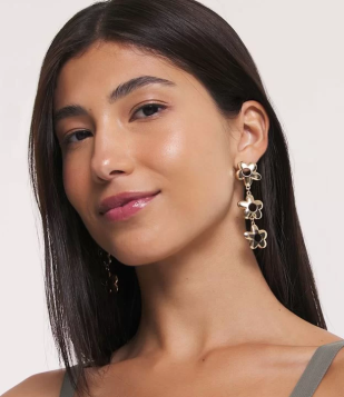 Brinco Fio Em Metal Com Formato De Flores Dourado