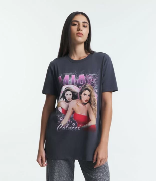 Camiseta Em Meia Malha Com Estampa RBD Mia Colucci Cinza