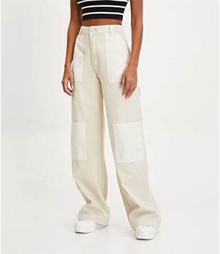 Calça Wide Leg Em Sarja Com Bolso Quadrado Contrastante Bege