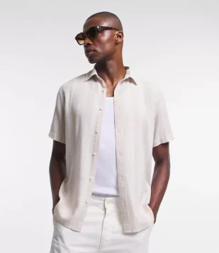 Camisa Comfort Em Linho Com Estampa De Listras Bege