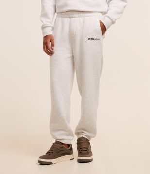 Calça Jogger em Moletom com Felpa com Estampa Lettering Cinza
