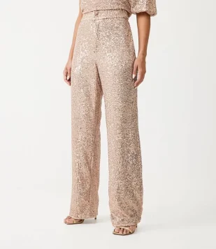 Calça Cenoura Em Malha Com Paetês Dourado