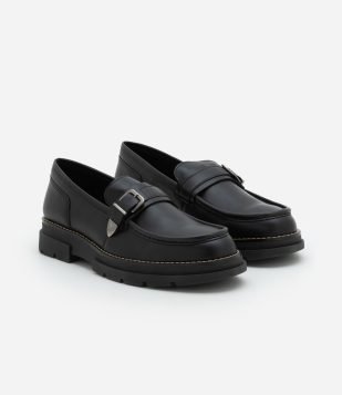 Sapato em Material Sintético com Fivela Preto
