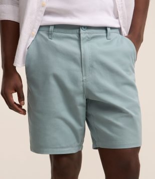 Bermuda Básica em Sarja com Passantes e Bolsos Azul Água