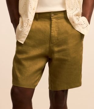 Bermuda em Linho com Abotoamento e Passantes no Cós Amarelo