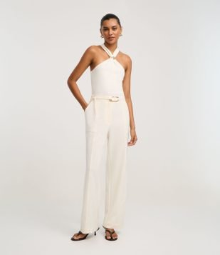Calça Reta em Crepe com Cinto e Fivela Branco