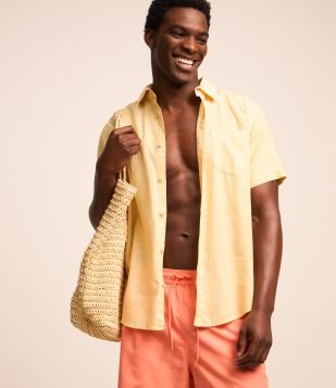Camisa Comfort Básica em Linho com Bolso Frontal Amarelo
