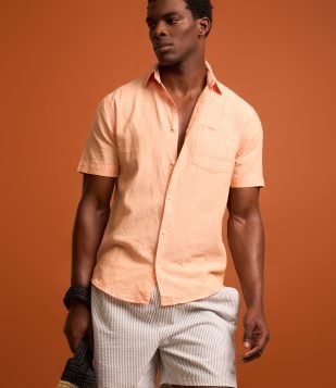 Camisa Comfort Básica em Linho com Bolso Frontal Laranja Coral