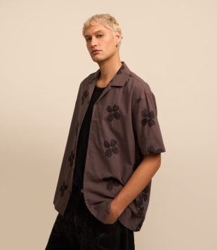 Camisa Relaxed em Oxford com Estampa Floral Bordada Roxo