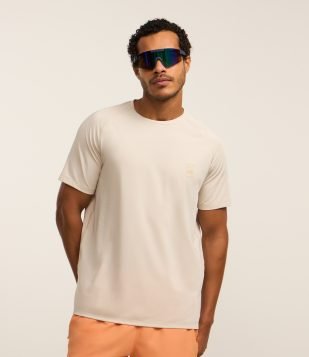 Camiseta Esportiva com Tecnologia Dry e Estampa Localizada Bege