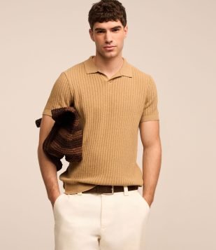 Camiseta Polo com Textura Canelada e Gola em V Amarelo