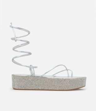 Sandália Flatform com Amarração e Sola Coberta por Strass Prata