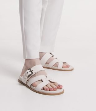 Sandália Rasteira com Fivela e Tira em H Bege