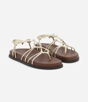 Sandália Rasteira com Multi Tiras Metalizadas e Amarração Dourado