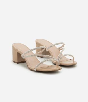Sandália com Tiras Brilhosas e Salto de Bloco Bege