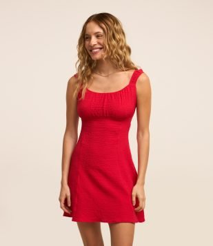 Vestido Curto em Crepe Enrugadinho e Zíper Lateral Vermelho