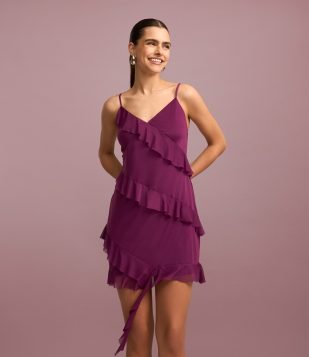 Vestido Curto em Tule com Babados em Espiral Roxo Vinho