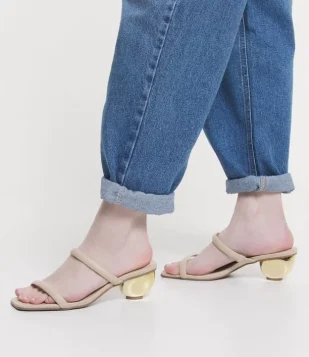 Sandália Mule Com Salto Bola Cromado Dourado