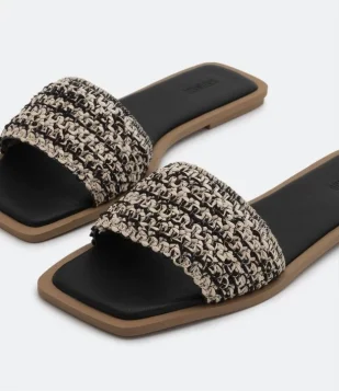 Sandália Rasteira Com Tira Larga Texturada Preto