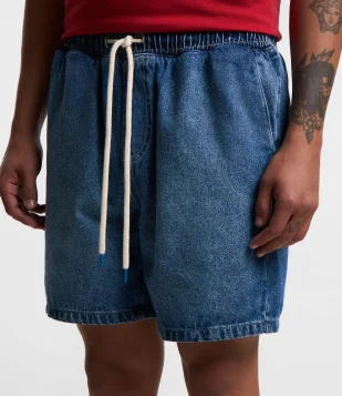 Bermuda Jeans com Cós Elástico e Etiqueta Aplicada Azul Médio