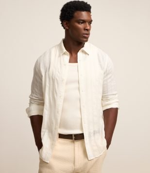 Camisa Regular em Algodão com Textura e Furinhos Branco