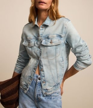 Jaqueta em Jeans com Lapelas e Recortes Azul Claro