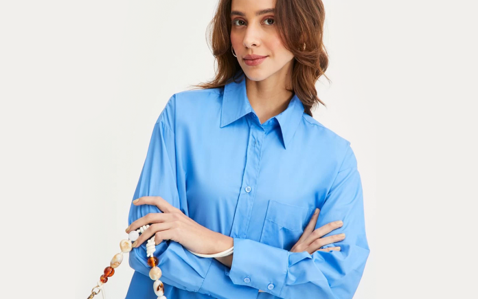 Descubra como combinar look com a camisa azul