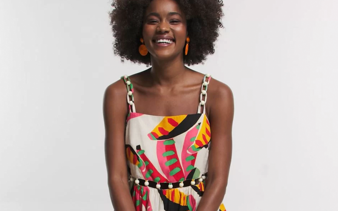 Looks com vestido de linho: como apostar nessa tendência