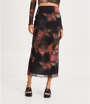 Saia Longa em Tule com Picot na Barra e Estampa de Borboleta Preto