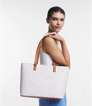 Bolsa Shopper Com Estampa De Triângulos Bege