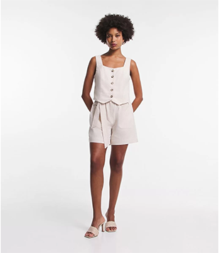 Short Clochard Cintura Alta Em Linho Listrado Com Amarração Por Faixa Bege