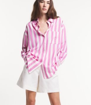 Camisa Alongada em Viscolinho com Cava Deslocada e Estampa de Listras
