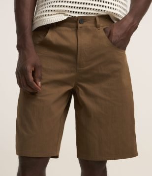 Bermuda Ampla em Sarja e Cós com Passantes Marrom